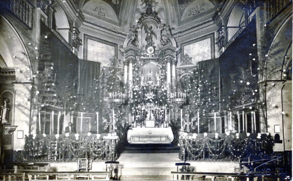 Altar de l’església de Sant Pere durant la festa de l'Octavari del Sagrat Cor de Jesús, 1921. Manuel Sendra. Arxiu Municipal del Masnou, 22855.