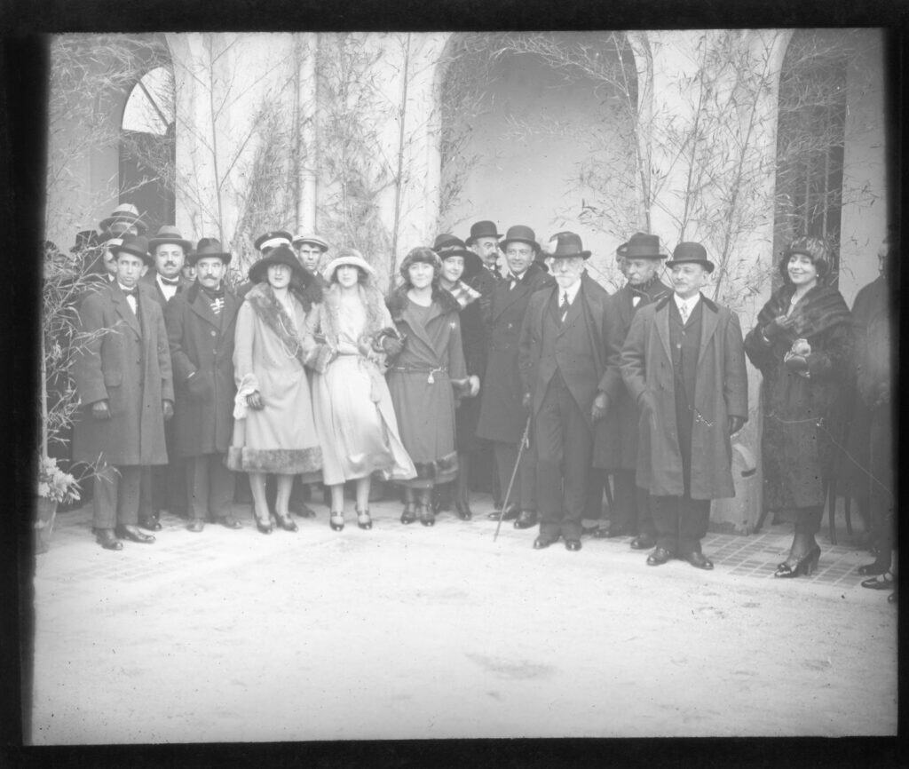 Autoritats assistents a la inauguració de l’Hospital de la Casa Benèfica, 1921. Autoria desconeguda. Arxiu Municipal del Masnou, 4748.