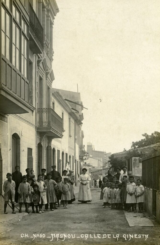 Calle de la Ginesta, 1905-1915. CH. Arxiu Municipal del Masnou, fons Jordi Alonso van Run, 14658.