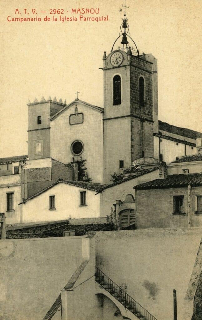 Campanario de la iglesia parroquial, 1905-1915. Àngel Toldrà Viazo. Arxiu Municipal del Masnou, fons Jordi Alonso van Run, 14641.