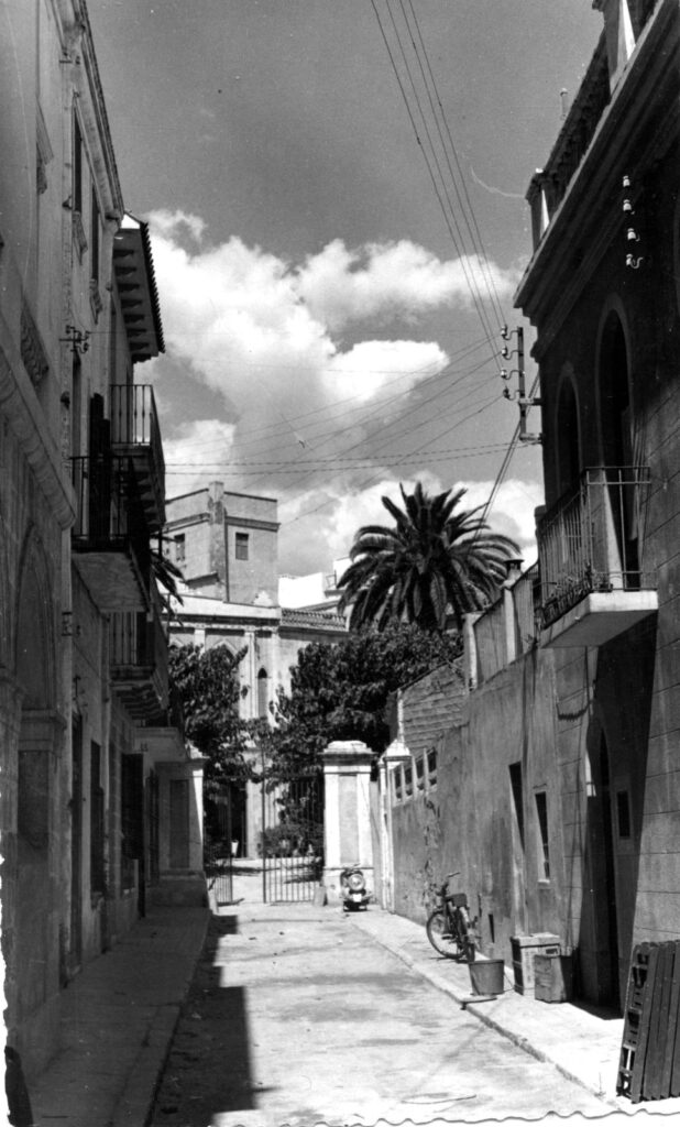 Can Malet vist des del carrer, 1958. Quirse (Josep Fortea). Arxiu Municipal del Masnou, 1317.