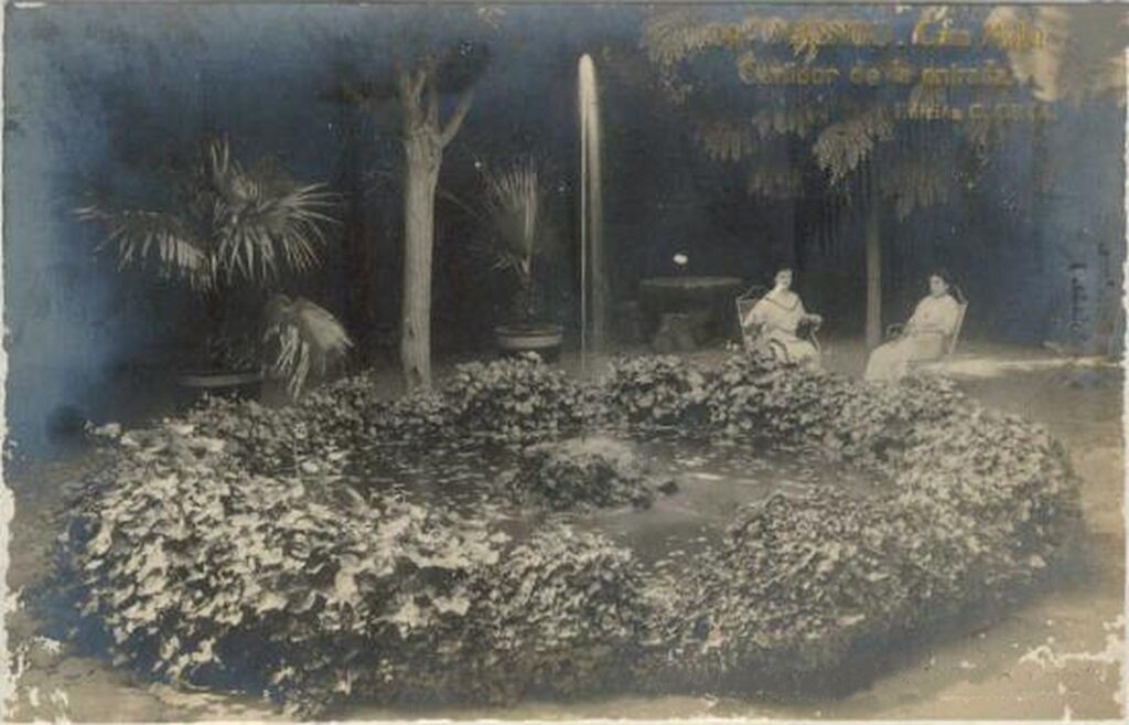 Casa Malet, surtidor de la entrada. C. d’Orta.