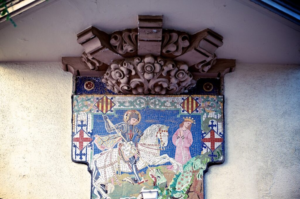 Detall del mosaic modernista de la casa número 6, 2015. Núria Duran. Museu Municipal de Nàutica del Masnou.