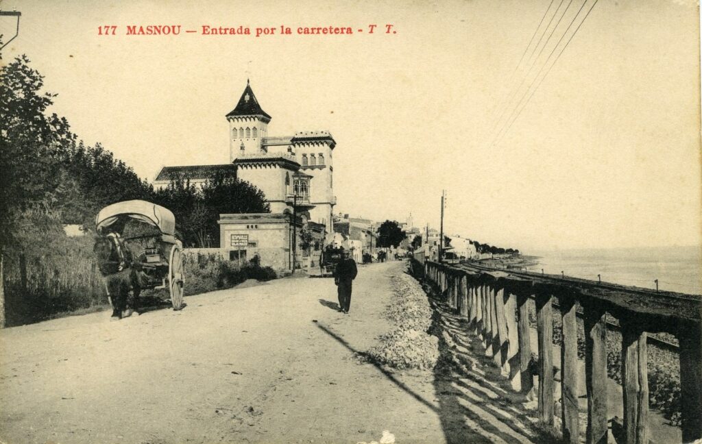 Entrada por la carretera, 1900. Autoria desconeguda. Arxiu Municipal del Masnou, fons Joan Maresma i Pujadas, 13590.