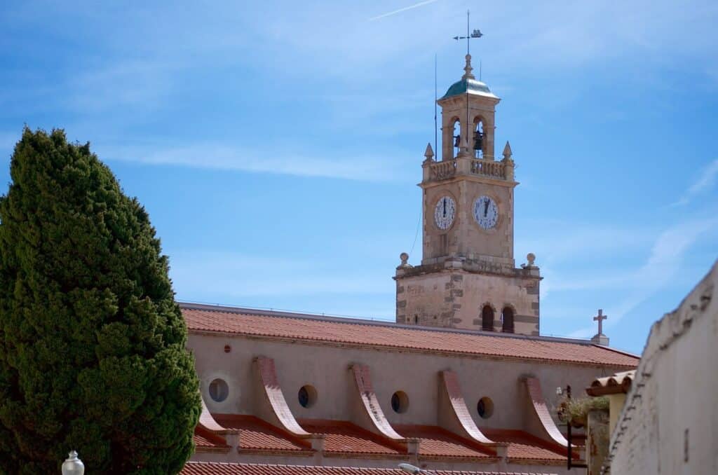Foto 3. Lateral de l'església de Sant Pere, 2015. Núria Duran. Ajuntament del Masnou