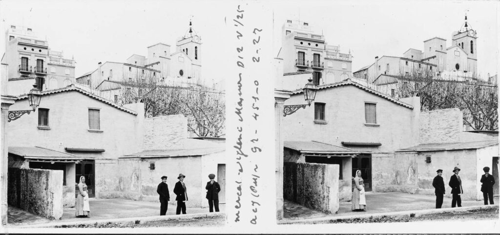 Mercat i església al Masnou, 1912. Josep Salvany i Blanch. Biblioteca de Catalunya, Fons Salvany, SaP_027_02.
