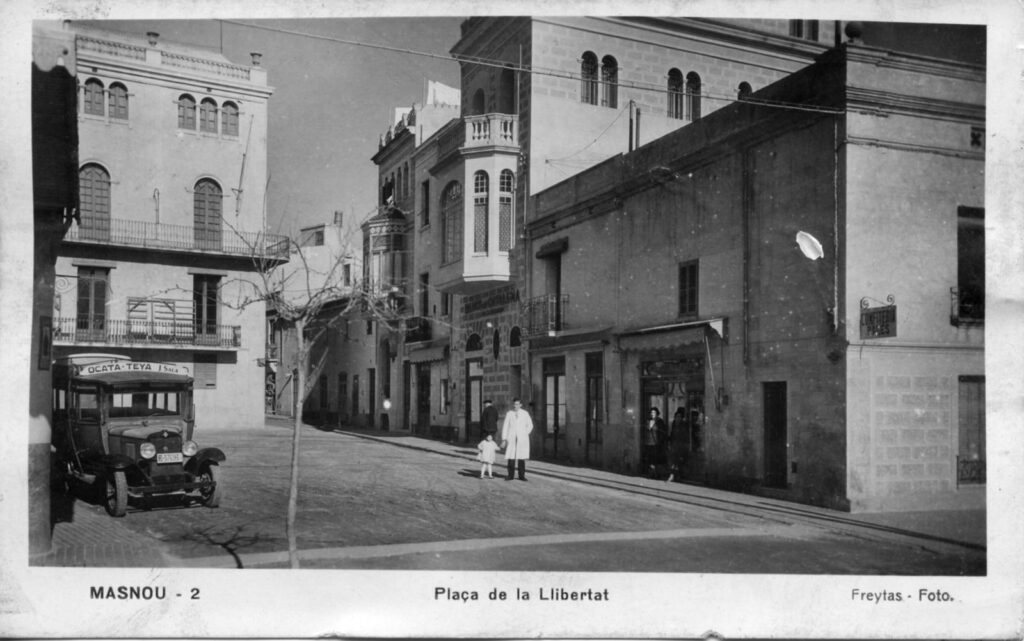 Plaça de la Llibertat, 1930-1939. Freytas. Arxiu Municipal del Masnou, fons Rosa Pagès Arenas, 18636.