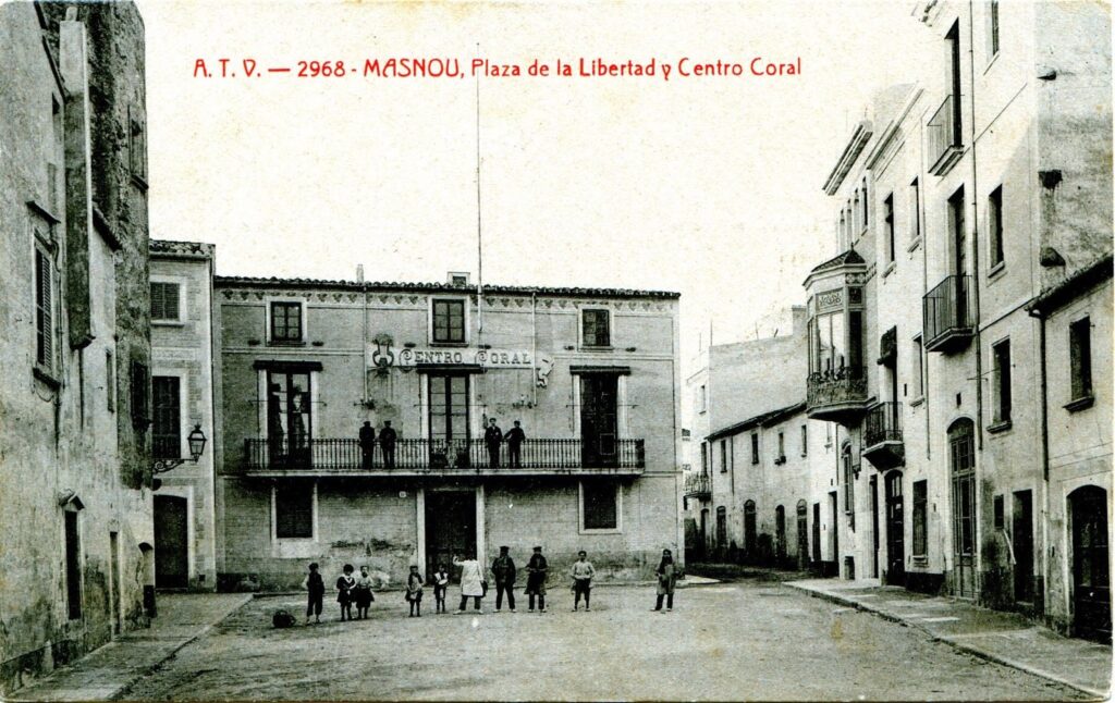 Plaza de la Libertad y Centro Coral, 1910-1920. Àngel Toldrà Viazo. Arxiu Municipal del Masnou, fons Jordi Alonso van Run, 14614.