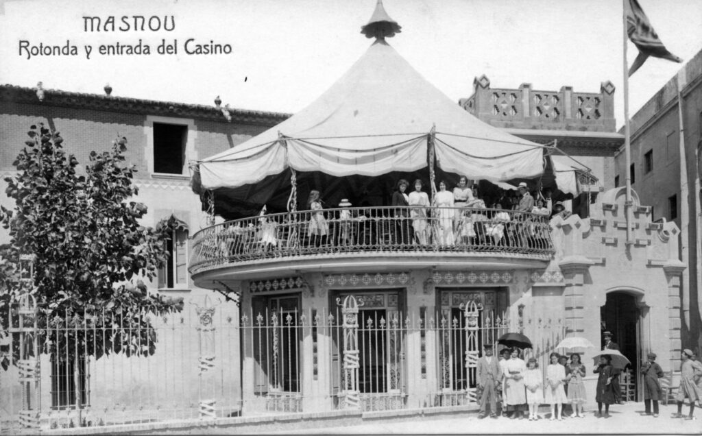 Rotonda y entrada del Casino, 1912. C. d’Orta. Arxiu Municipal del Masnou, fons Jordi Alonso van Run, 14618.