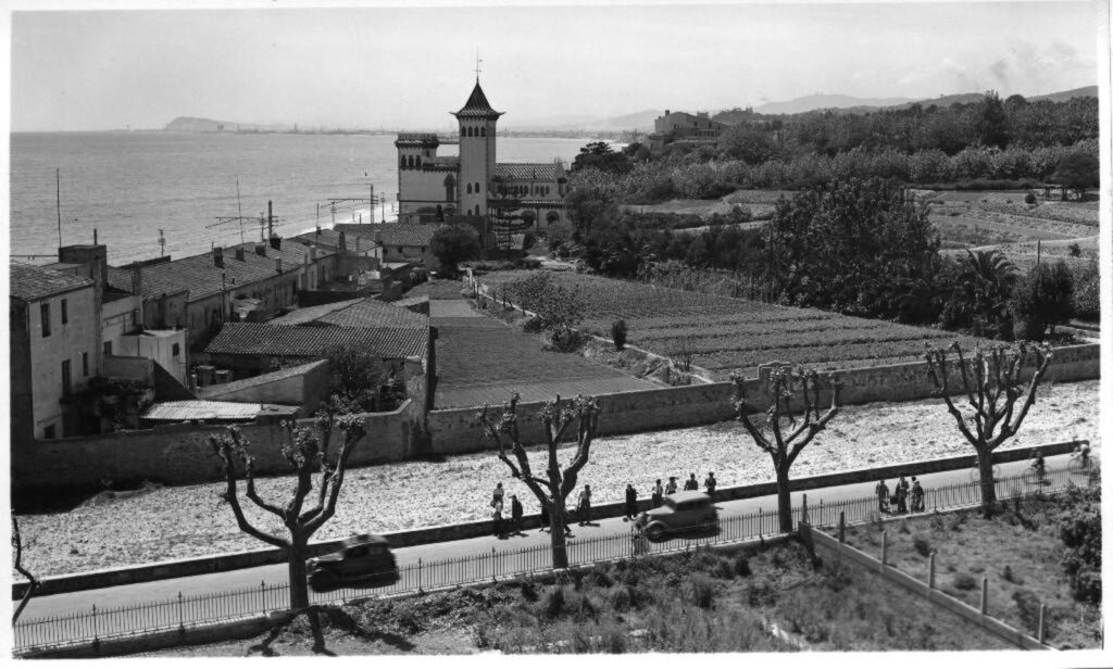 Vista del Castellet i de la riera d’Alella, 1953. Teresa Torres i Casals. Arxiu Municipal del Masnou, fons Teresa Torres i Casals, 13399.