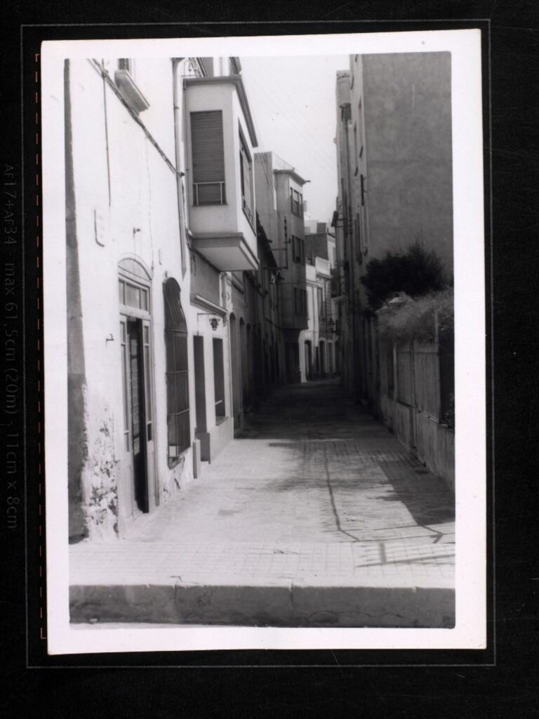 Vista del carrer d’Adra, 1950-1959. Arxiu Municipal del Masnou, fons L’Abans, fons Maria Cid Busquets, 18236.